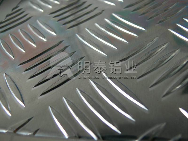 車廂冷庫(kù)用1060五條筋花紋鋁板廠家直供多少錢(qián)一噸？